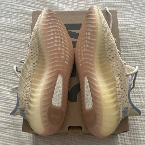 Yeezy Boost 350 V2 - Picture 7 of 7